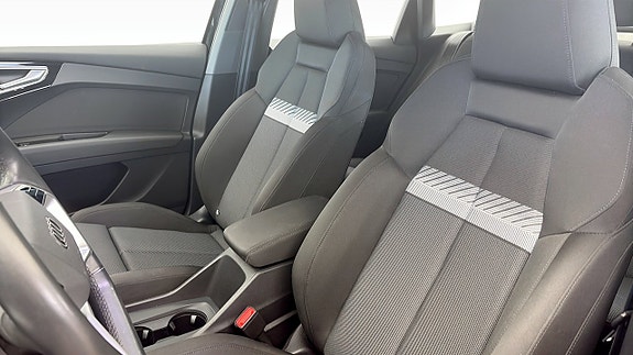 Audi Q4 e-tron 8 of 12