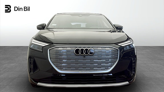 Audi Q4 e-tron 4 of 12