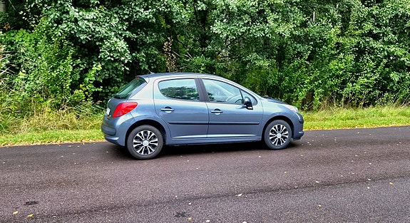 Peugeot 207 2 of 6