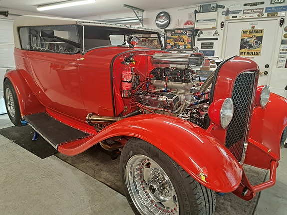 Ford Custom 2 of 7