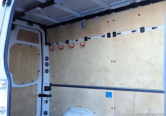 Volkswagen Crafter 12 of 19