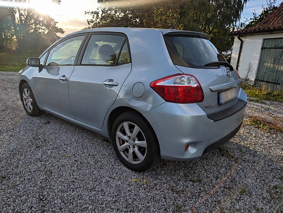 Toyota Auris 3 of 6