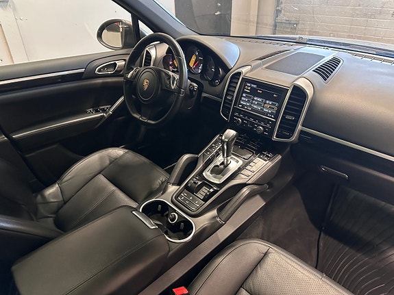Porsche Cayenne 25 of 28
