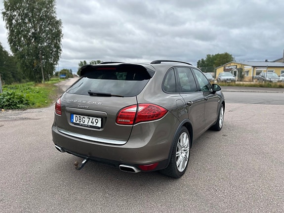 Porsche Cayenne 4 of 28