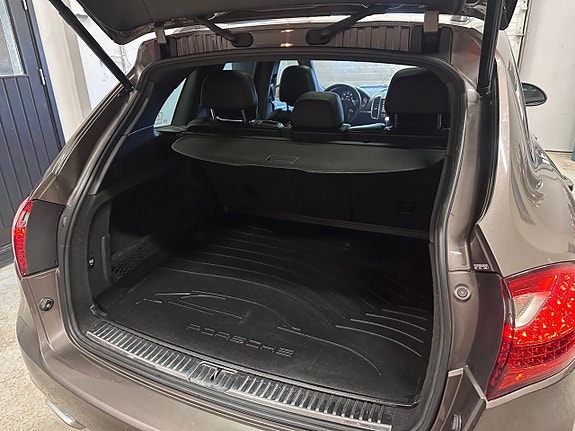 Porsche Cayenne 19 of 28