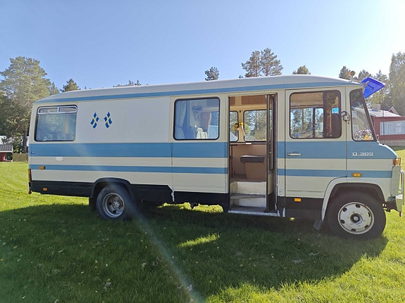 Mercedes-Benz T2 4 of 6