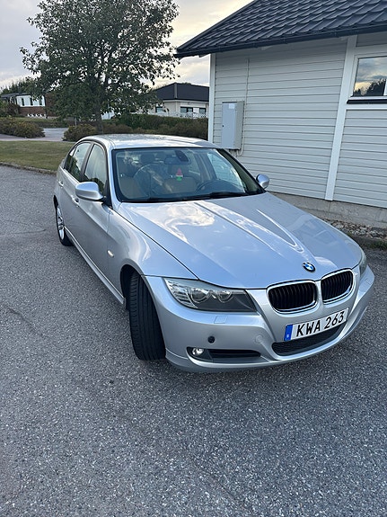 BMW 320i 2 of 7