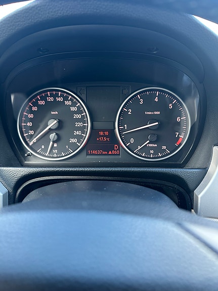 BMW 320i 5 of 7