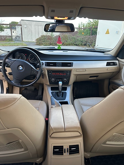 BMW 320i 6 of 7