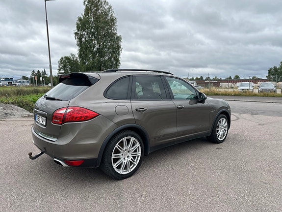 Porsche Cayenne 3 of 28
