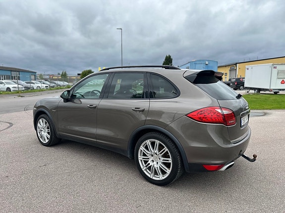 Porsche Cayenne 6 of 28