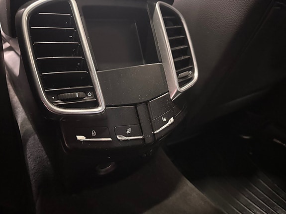 Porsche Cayenne 18 of 28
