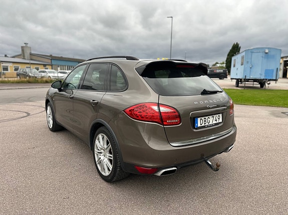 Porsche Cayenne 5 of 28