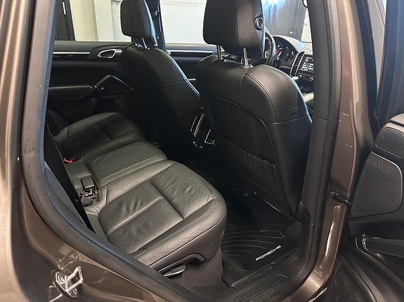 Porsche Cayenne 21 of 28