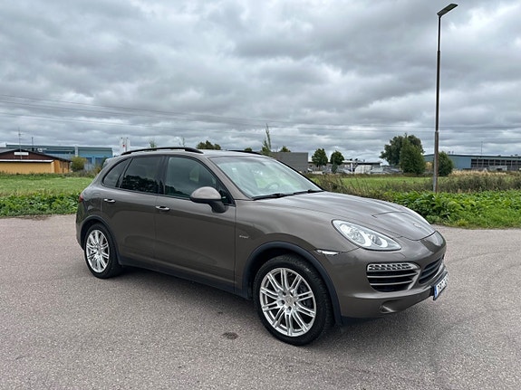 Porsche Cayenne 2 of 28