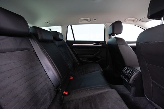 Volkswagen Passat 15 of 24