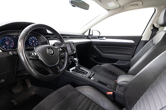 Volkswagen Passat 16 of 24