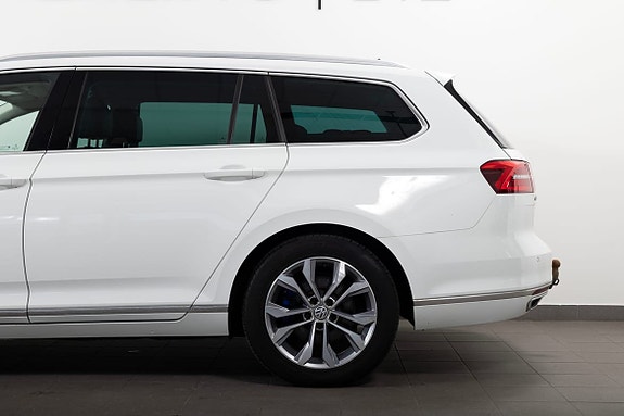 Volkswagen Passat 5 of 24