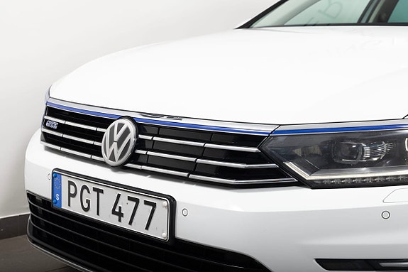 Volkswagen Passat 3 of 24