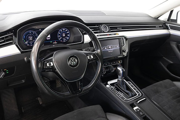 Volkswagen Passat 18 of 24