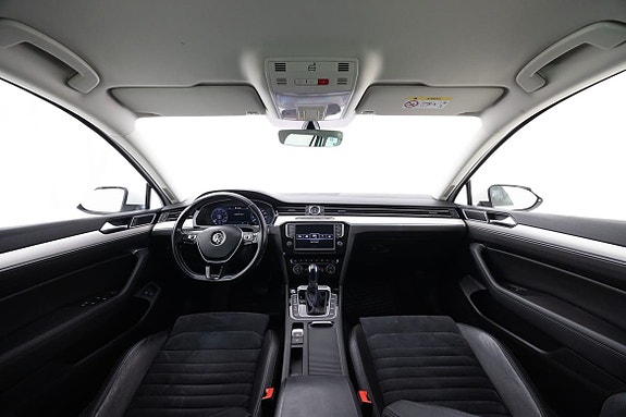 Volkswagen Passat 13 of 24