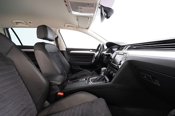 Volkswagen Passat 14 of 24