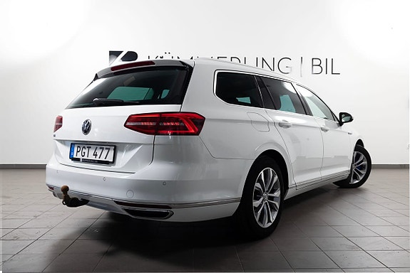 Volkswagen Passat 12 of 24