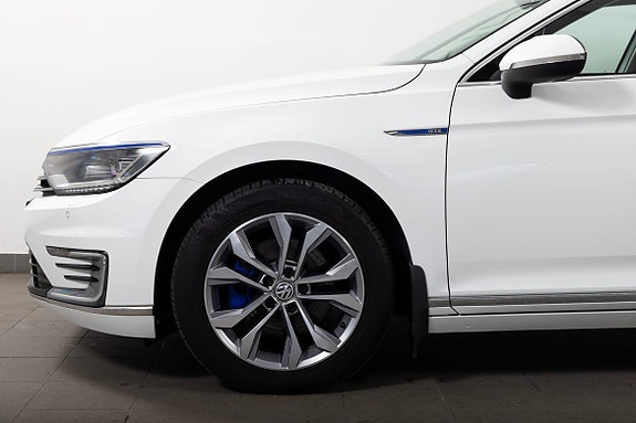 Volkswagen Passat 4 of 24
