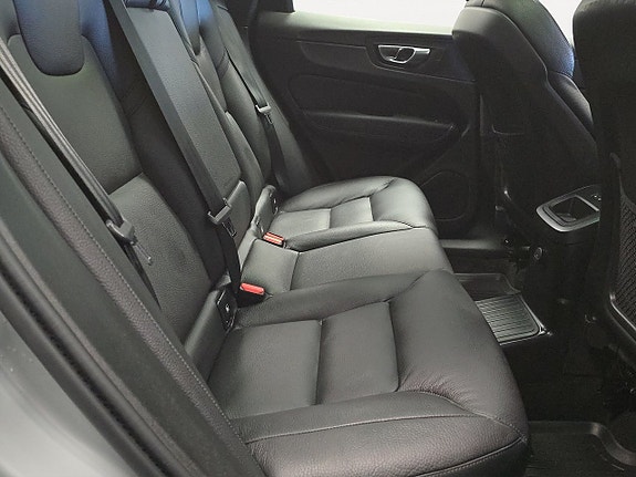 Volvo XC60 14 of 18