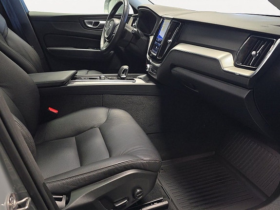 Volvo XC60 13 of 18