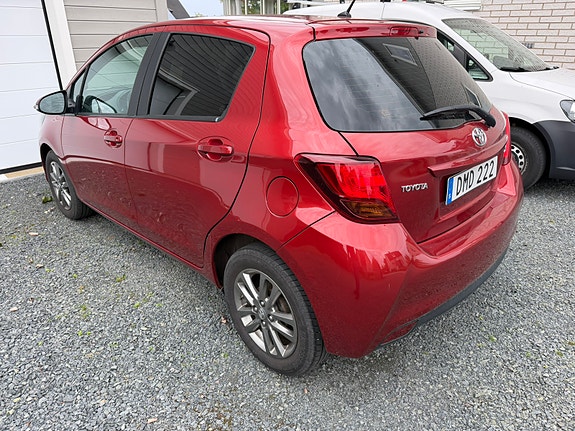 Toyota Yaris 2 of 6