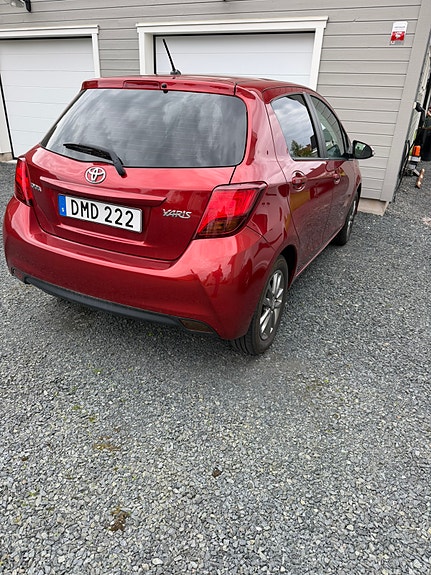 Toyota Yaris 3 of 6