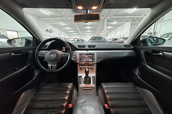 Volkswagen Passat 14 of 22