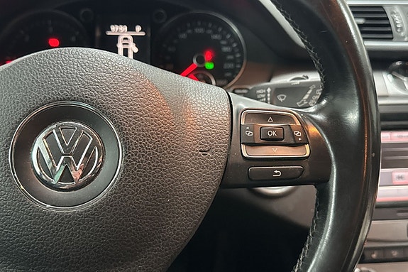 Volkswagen Passat 18 of 22