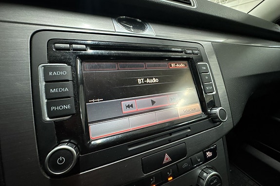 Volkswagen Passat 15 of 22