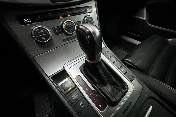 Volkswagen Passat 16 of 22