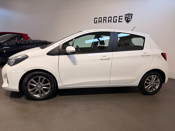 Toyota Yaris 2 of 11