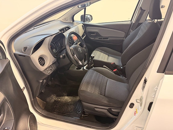 Toyota Yaris 9 of 11