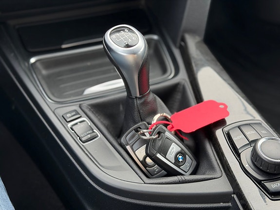 BMW 320d 10 of 16