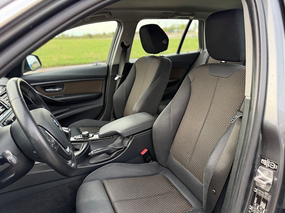BMW 320d 6 of 16
