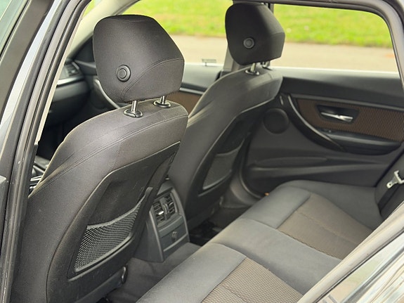 BMW 320d 12 of 16