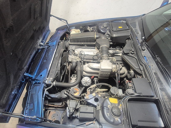 BMW 735i 9 of 11