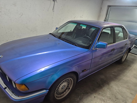 BMW 735i 2 of 11