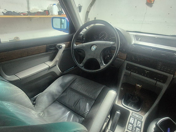 BMW 735i 8 of 11