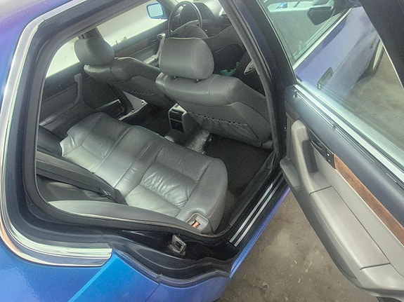 BMW 735i 5 of 11