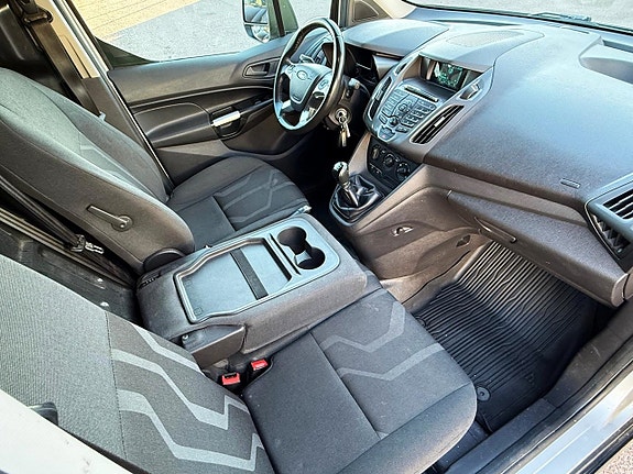 Ford Transit Connect 9 of 11