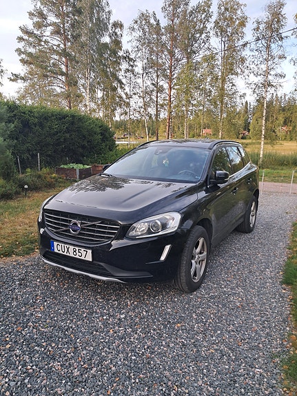 Volvo XC60 2 of 4