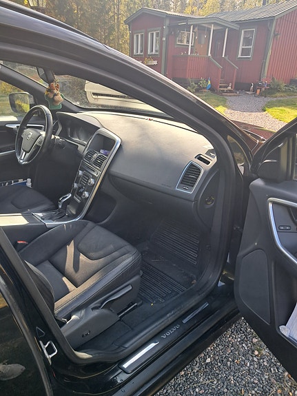 Volvo XC60 3 of 4