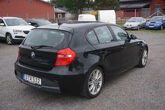 BMW 118d 2 of 7