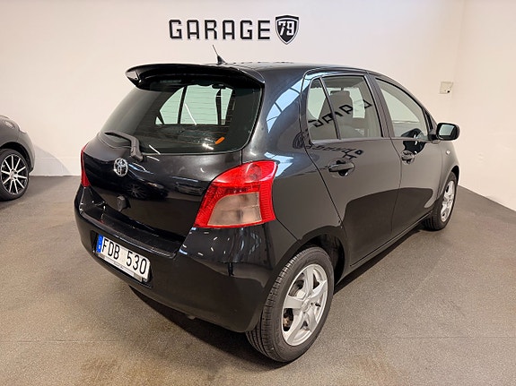 Toyota Yaris 7 of 14